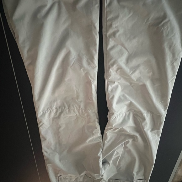 Womens White waterproof Ski Pants. Like new. Worn once.Brand-Wantdo.Size Large. - Picture 6 of 13